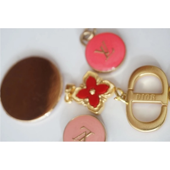 CD LV Zipper Pulls mix lot of 6 pink & gold 40 dollars a piece big one 1… - Picture 3 of 7